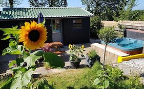 The Old Potting Shed With Hot Tub. Colan, Newquay.